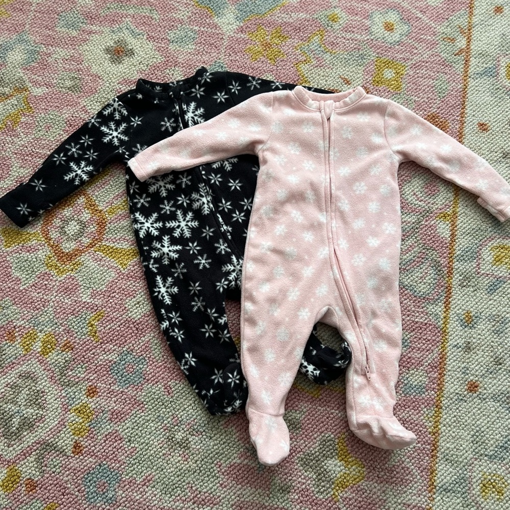 Old Navy microfleece sleep & play footies 3-6 months.